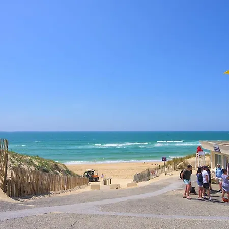 Le Fare 10 Min Des Plages - Climatisee - 8 Pers - Piscine Chauffee Du 1er Juin Au 15 Sept - 펜션