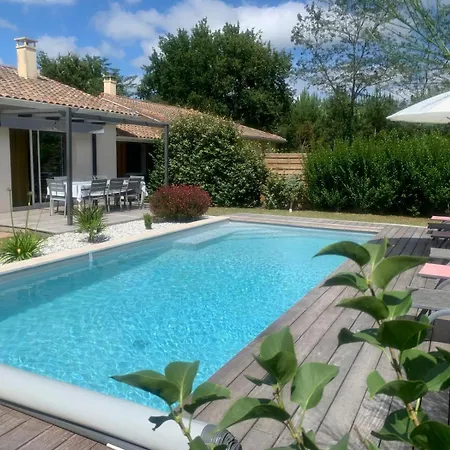 Le Fare 10 Min Des Plages - Climatisee - 8 Pers - Piscine Chauffee Du 1er Juin Au 15 Sept -